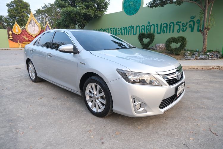 รถ Toyota Camry 2.5 Hybrid สี บรอนซ์เงิน