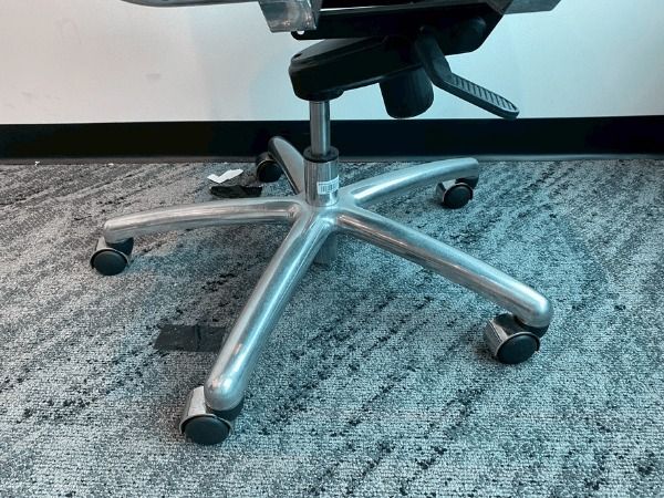 เก้าอี้สำนักงาน เบาะหนัง สีครีม ยี่ห้อ CASA B  รูปที่ 10