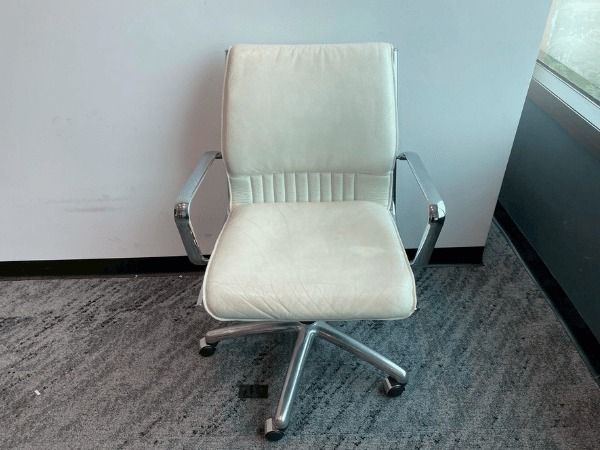 หนังเทียม เนื้อ เก้าอี้สำนักงาน เบาะหนัง สีครีม ยี่ห้อ CASA B 