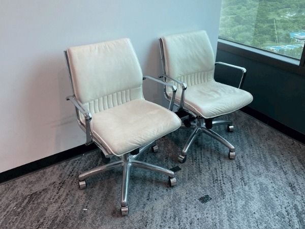 เก้าอี้สำนักงาน เบาะหนัง สีครีม ยี่ห้อ CASA B  รูปที่ 4
