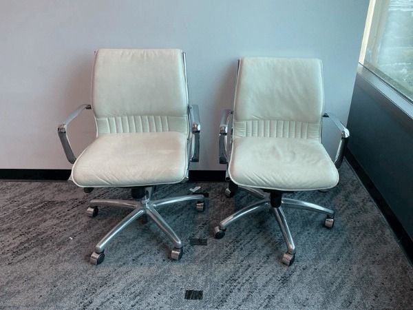 เก้าอี้สำนักงาน เบาะหนัง สีครีม ยี่ห้อ CASA B  รูปที่ 2