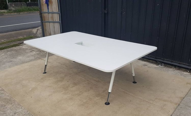 โต๊ะทำงาน โต๊ะประชุม 6 ที่นั่ง ยี่ห้อ Rockworth ขาเหล็ก สีขาว