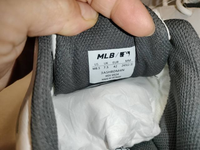 รองเท้า​ แบรด รูปที่ 7