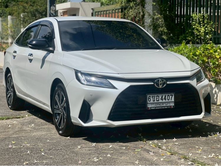 Toyota Yaris ATIV 2023 1.2 Premium Luxury Sedan เบนซิน ไม่ติดแก๊ส เกียร์อัตโนมัติ ขาว รูปที่ 2