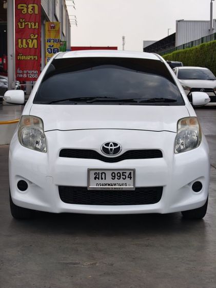 รถ Toyota Yaris 1.2 E สี ขาว