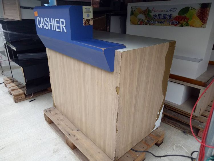 เคาน์เตอร์แคชเชียร์ สีขาว ป้ายข้อความ CASHIER สีน้ำเงิน  รูปที่ 3