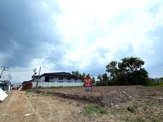 ขายที่ดินถมแล้ว 1ไร่ มี 2 แปลง ซ.หทัยราษฏร์ 63 เข้าออกสะดวก ติดถนนหลัก ต.ลาดสวาย ปทุมธานี