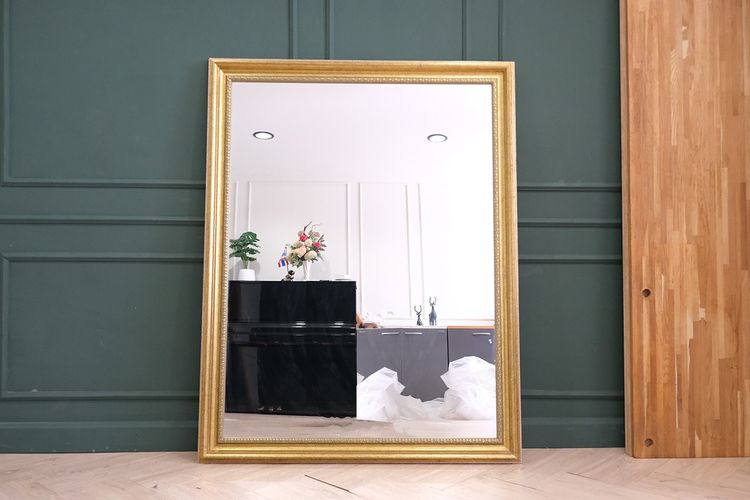 กระจกเงา กระจกห้องแต่งตัว กรอบลายคลาสสิค สีทอง ไซส์เล็ก 