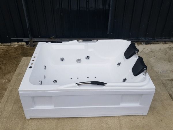 อ่างอาบน้ำเข้ามุมสำหรับ2คน ขนาด1.7เมตร อ่างอาบน้ำวน อ่างสปา อ่างจากุชชี่ อ่างแช่น้ำ