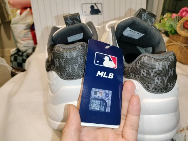 รองเท้าแบรดแท้ รูปที่ 11