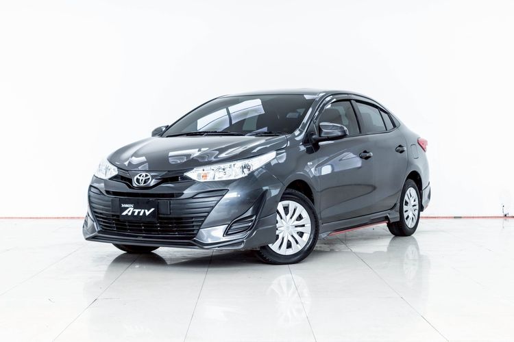 รถ Toyota Yaris ATIV 1.2 J สี เทา