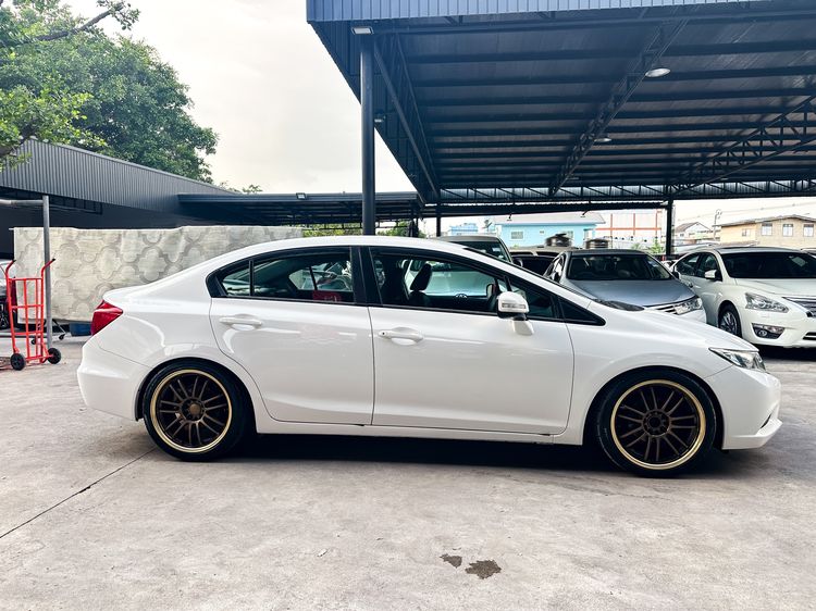 Honda Civic 2014 1.8 S i-VTEC Sedan เบนซิน เกียร์ธรรมดา ขาว รูปที่ 4