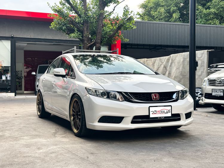 Honda Civic 2014 1.8 S i-VTEC Sedan เบนซิน เกียร์ธรรมดา ขาว รูปที่ 3