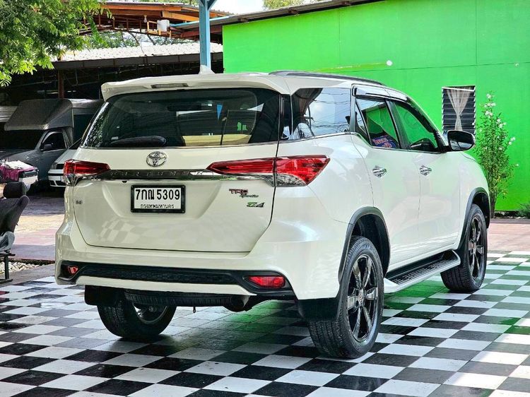 Toyota Fortuner 2018 2.8 V TRD Sportivo 4WD Utility-car ดีเซล ไม่ติดแก๊ส เกียร์อัตโนมัติ ขาว รูปที่ 4