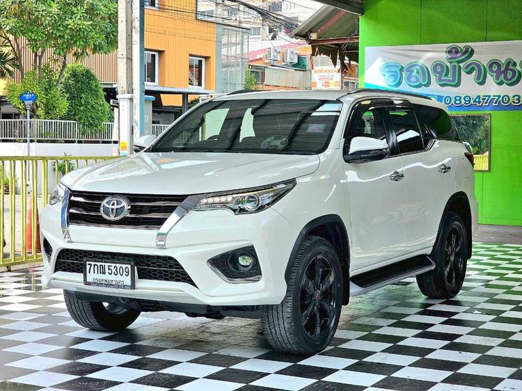 Toyota Fortuner 2018 2.8 V TRD Sportivo 4WD Utility-car ดีเซล ไม่ติดแก๊ส เกียร์อัตโนมัติ ขาว รูปที่ 2