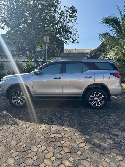 Toyota Fortuner 2016 2.8 V Utility-car ดีเซล เกียร์อัตโนมัติ บรอนซ์ทอง รูปที่ 3