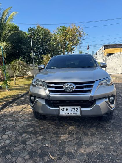 รถ Toyota Fortuner 2.8 V สี บรอนซ์ทอง