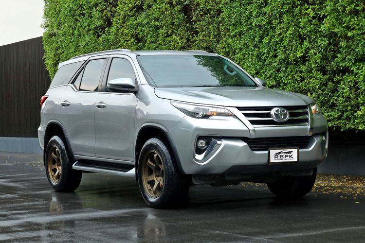 Toyota Fortuner 2018 2.4 V 4WD Utility-car ดีเซล ไม่ติดแก๊ส เกียร์อัตโนมัติ เทา รูปที่ 4