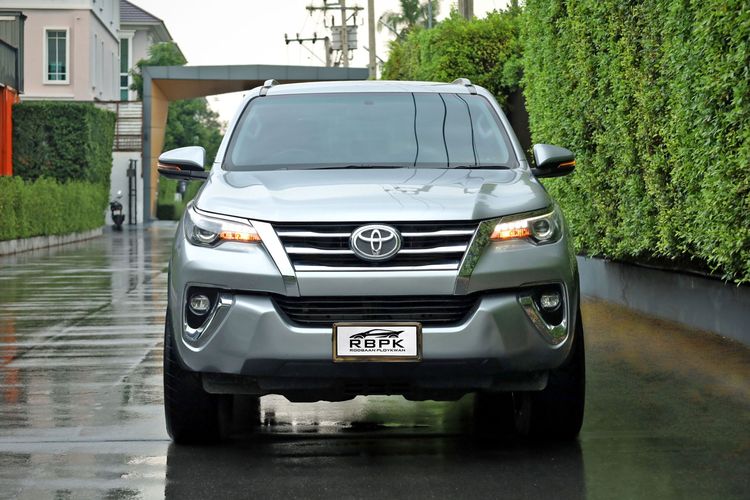 Toyota Fortuner 2018 2.4 V 4WD Utility-car ดีเซล ไม่ติดแก๊ส เกียร์อัตโนมัติ เทา รูปที่ 3