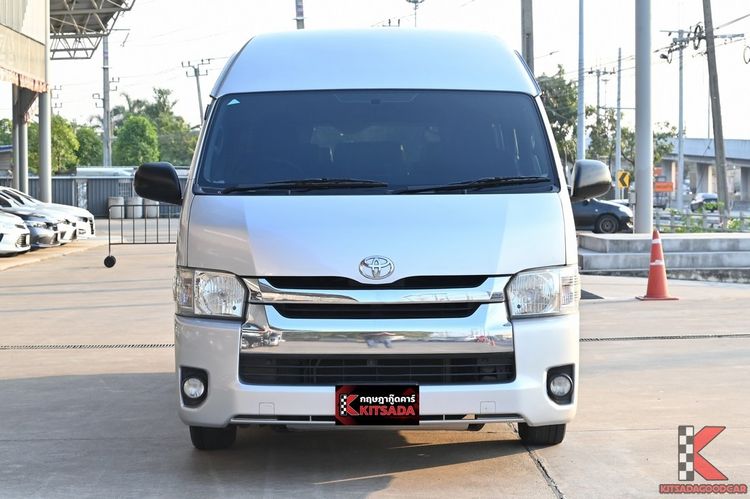 Toyota Commuter 2017 3.0 Van ดีเซล ไม่ติดแก๊ส เกียร์ธรรมดา บรอนซ์เงิน รูปที่ 2