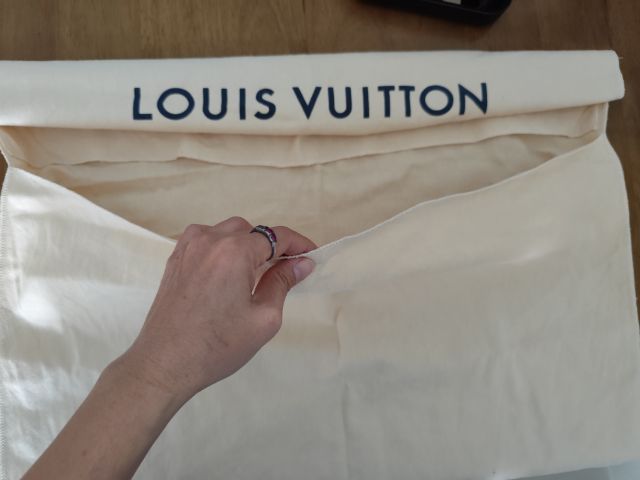 ถุงผ้าใส่กระเป๋า louis vuitton มือสองขายตามสภาพขอคนรับได้ ก่อนตัดสินใจสั่งกรุณาอ่านรายระเอียด รูปที่ 3