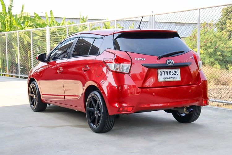 Toyota Yaris 2014 1.2 E Sedan เบนซิน ไม่ติดแก๊ส เกียร์อัตโนมัติ แดง รูปที่ 4