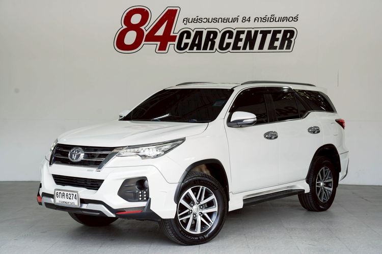 Toyota Fortuner 2016 2.8 V 4WD Utility-car ดีเซล ไม่ติดแก๊ส เกียร์อัตโนมัติ ขาว