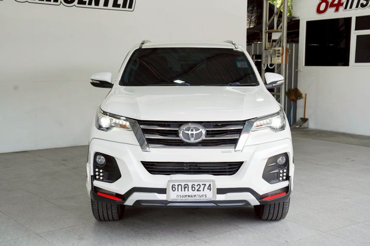 Toyota Fortuner 2016 2.8 V 4WD Utility-car ดีเซล ไม่ติดแก๊ส เกียร์อัตโนมัติ ขาว รูปที่ 2