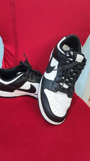 ขาย Nike panda ไซส์ 10.5 กล่องไมม่มีนะครับลอยน้ำไปแล้ว ใส่2 ครั้งครับ นอกนั้นเก็บเข้ากล่อง 