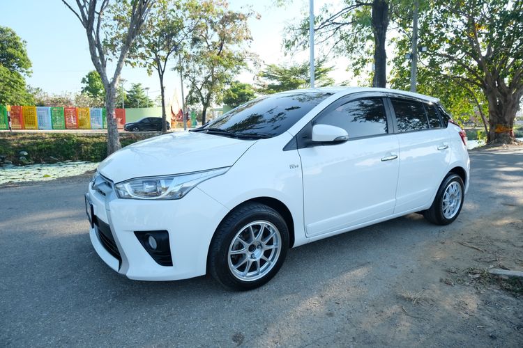 Toyota Yaris 2016 1.2 G Sedan เบนซิน ไม่ติดแก๊ส เกียร์อัตโนมัติ ขาว รูปที่ 3