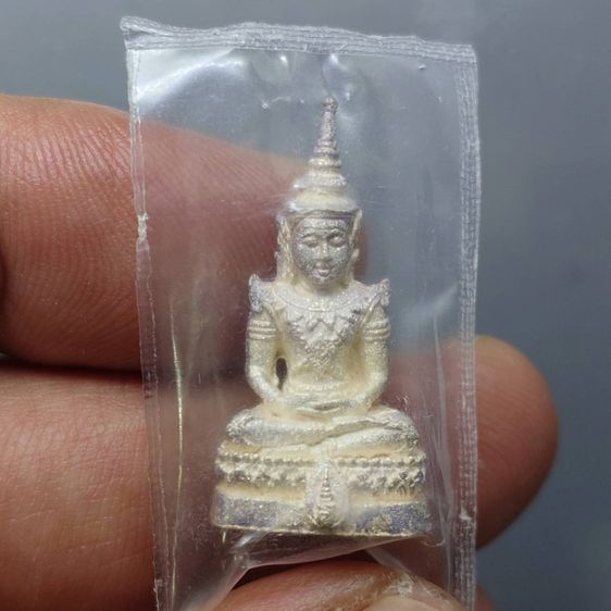 พระแก้วมรกต ทรงฤดูร้อน สธ.ลอยองค์ เนื้อเงินพ่นทราย สมเด็จพระเทพฯจัดสร้าง วัดบวรนิเวศวิหาร ปี 2538 พร้อมกล่องเดิม รับประกันแท้ รูปที่ 2