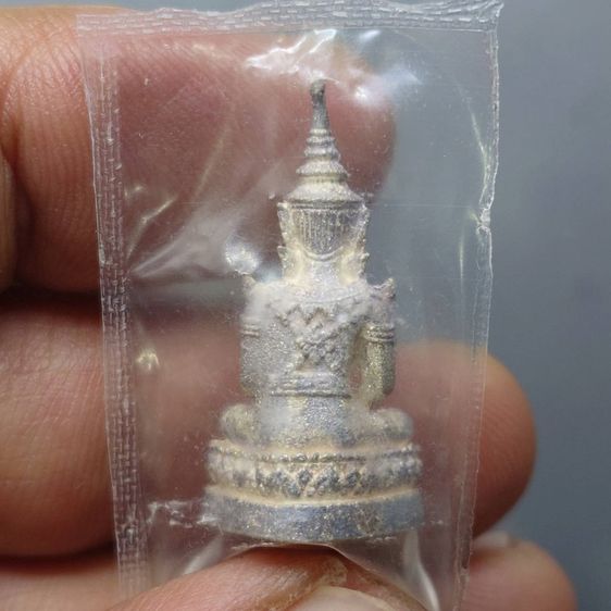 พระแก้วมรกต ทรงฤดูร้อน สธ.ลอยองค์ เนื้อเงินพ่นทราย สมเด็จพระเทพฯจัดสร้าง วัดบวรนิเวศวิหาร ปี 2538 พร้อมกล่องเดิม รับประกันแท้ รูปที่ 4