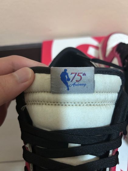 Nike Dunk Low EMB NBA 75th Anniversary Chicago  รูปที่ 4