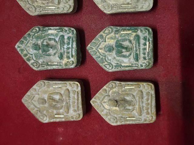 พระขุนแผนปู่ทิม ฝังพระรอด ปี15 จำนวน10องค์ รูปที่ 4