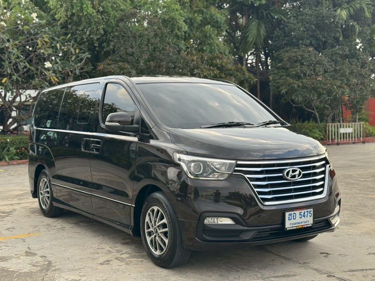 Hyundai H-1  2018 2.5 Deluxe Van ดีเซล ไม่ติดแก๊ส เกียร์อัตโนมัติ น้ำตาล รูปที่ 2