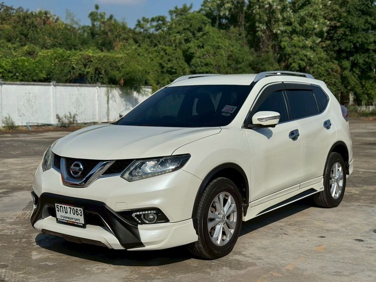 รถ Nissan X-Trail 2.0 4WD สี ขาว