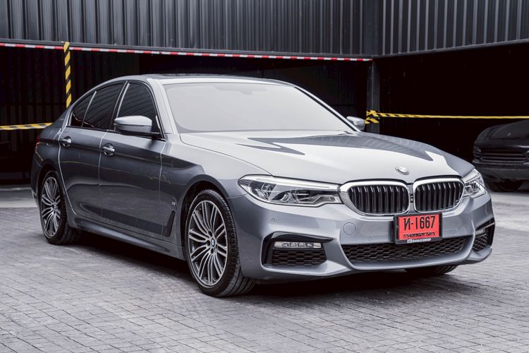 รถ BMW Series 5 530e สี เทา