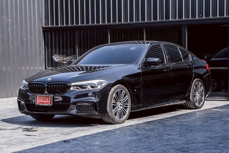 BMW Series 5 2019 530e Sedan ปลั๊กอินไฮบริด (PHEV) ไม่ติดแก๊ส เกียร์อัตโนมัติ ดำ รูปที่ 3