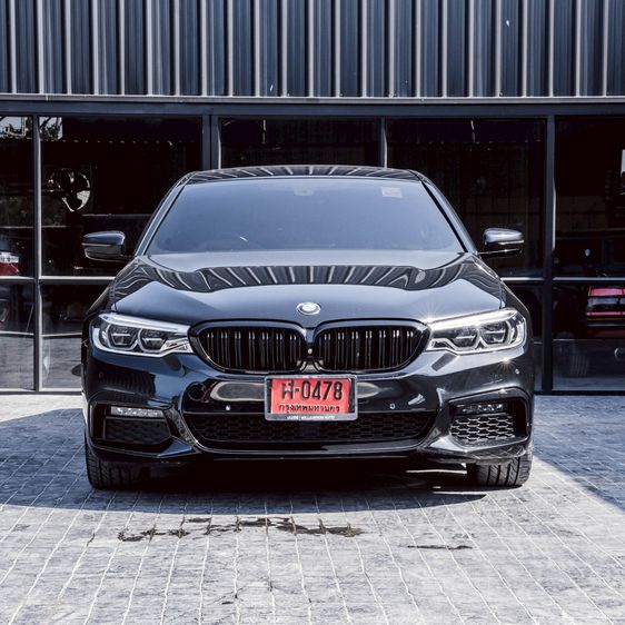 BMW Series 5 2019 530e Sedan ปลั๊กอินไฮบริด (PHEV) ไม่ติดแก๊ส เกียร์อัตโนมัติ ดำ รูปที่ 2