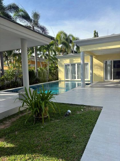 ตกแต่งครบ Rent Private Pool villa on hill in Pattaya