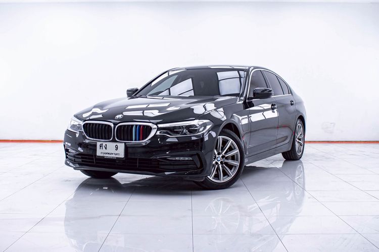 รถ BMW Series 5 530e สี ดำ
