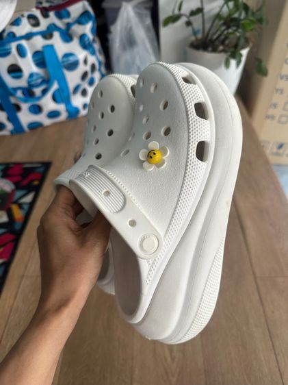 crocs w6 สีขาวของแท้ รูปที่ 2