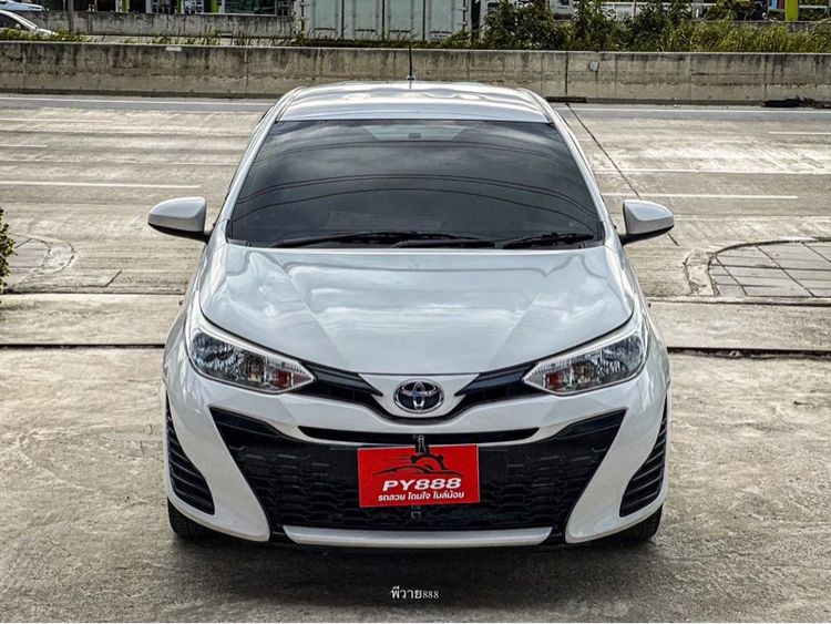 Toyota Yaris 2017 1.2 J Sedan เบนซิน ไม่ติดแก๊ส เกียร์อัตโนมัติ ขาว รูปที่ 2
