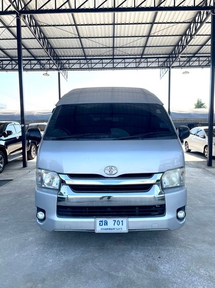 รถ Toyota Commuter 3.0 สี บรอนซ์เงิน