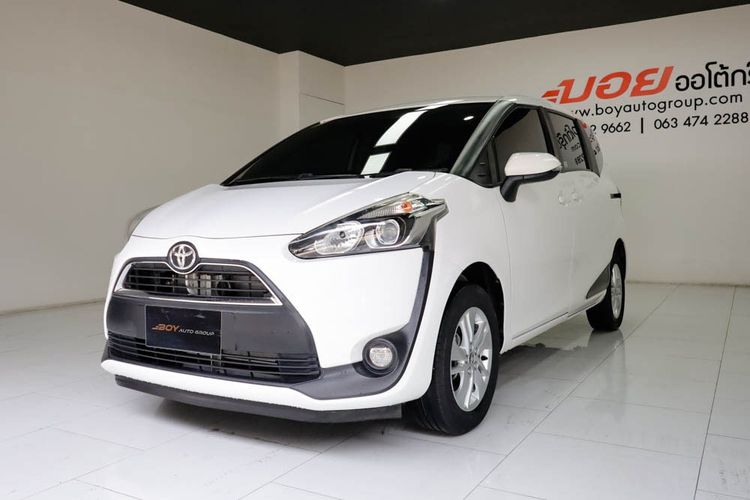 รถ Toyota Sienta 1.5 G สี ขาว