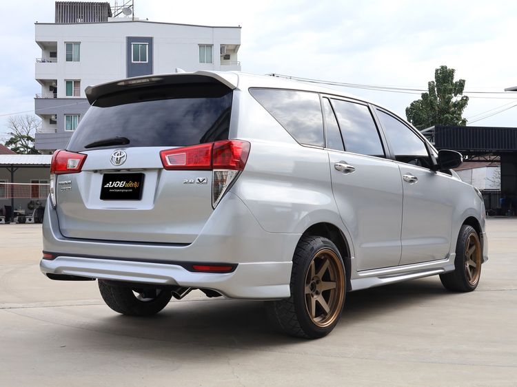 Toyota Innova 2017 2.8 Crysta V Utility-car ดีเซล ไม่ติดแก๊ส เกียร์อัตโนมัติ บรอนซ์เงิน รูปที่ 4