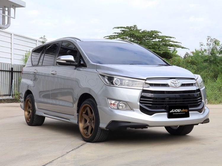 Toyota Innova 2017 2.8 Crysta V Utility-car ดีเซล ไม่ติดแก๊ส เกียร์อัตโนมัติ บรอนซ์เงิน รูปที่ 3