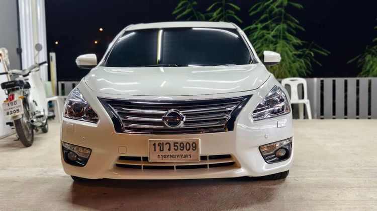 รถ Nissan Teana 2.5 XV สี ขาว