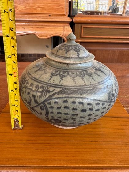 ผอบใหญ่สังคโลกลายปลาและเครือวัลย์ รูปที่ 3