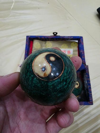 ลูกบอล หยินหยาง สวยของเก่าเก็บ หายากเดิมๆ พร้อมกล่อง เขย่าแล้วดัง ข้างในมีเสียง ขายตามสภาพ อย่างดี น่าสะสม พร้อมส่งครับ รูปที่ 2